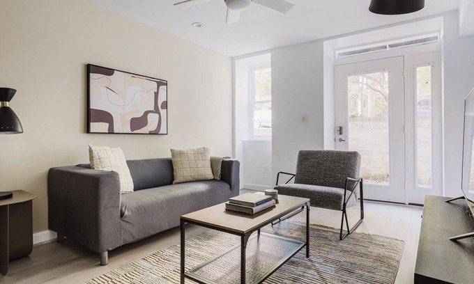 Adams Morgan Wohnung | Crisp Dupont Circle 1BR nr. U Street, Metro & Glen’s Mkt, by Blueground