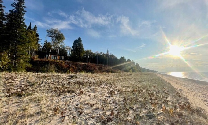 Newberry Kabine | Crisp Point Beach Cabin