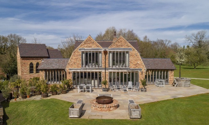 Bromsgrove Sonstige | Crossbrook Farm is a stunning detached three bedroom property situated off its own private drive and