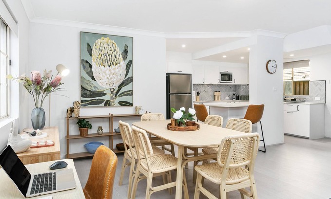 Crows Nest Haus | Crows Nest - ER138 - Ernest Street - Stylish townhouse, spacious layout, walk to shops and transport.