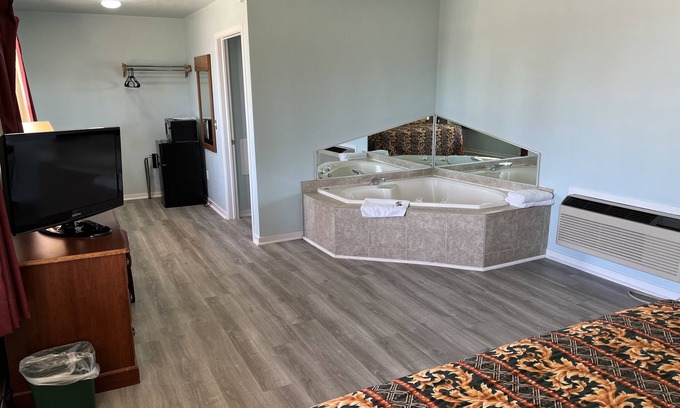 Tawas City Hotel | Crows Nest Inn Tawas