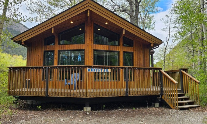 Crowsnest Pass Kabine | Crowsnest River Chalet - Deer