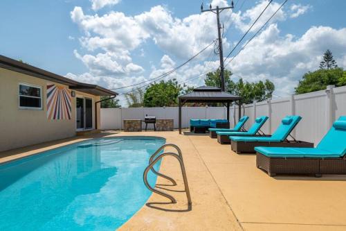 College Green Estates Haus | Cruise-Ready Oasis 15min to Beach & Port Canav & Huge Pool