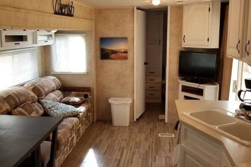 Beulah Wohnung | Crystal Camper 2 Bedroom Large RV w/Wooded Trail