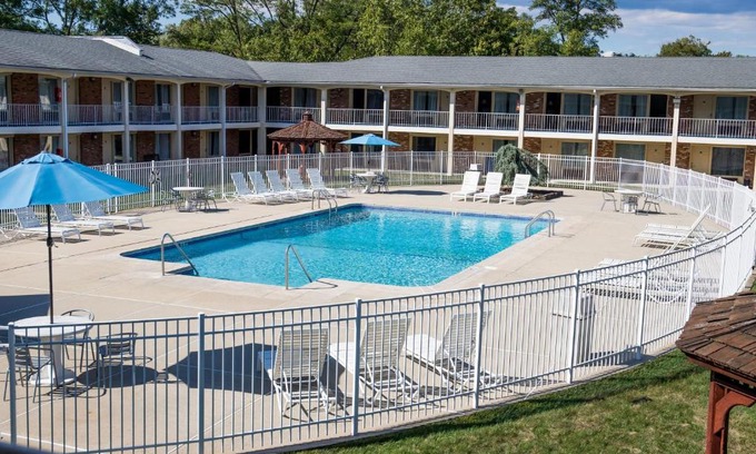 Fort Monmouth Hotel | Crystal Inn Eatontown