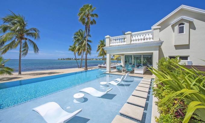 Rum Point Haus | Crystal Waters: Luxe Villa w/Private Pool, Dock and Barefoot Beach Lounge - Walk to The Kaibo!