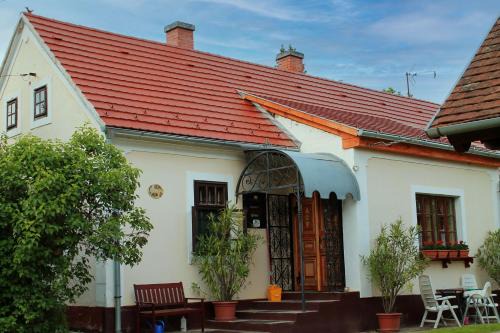 Velemer Haus | Cserépmadár szállás és Csinyálóház
