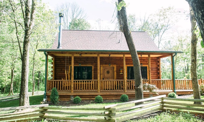 Shenandoah Kabine | Cuddly Cub Luxus-Kabine mit Whirlpool, WLAN und Holzofen