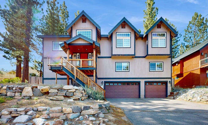 Mountain View Estates Haus | Custom-Built Woodland Home with 2 Living Rooms, Billiards & Foosball