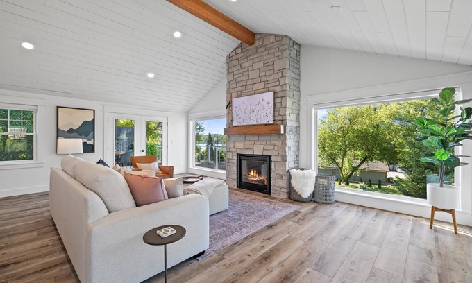 Village of Pewaukee Haus | Custom Lake View Home Modern Touches Throughout & Cozy Fireplace 🍂 🍁