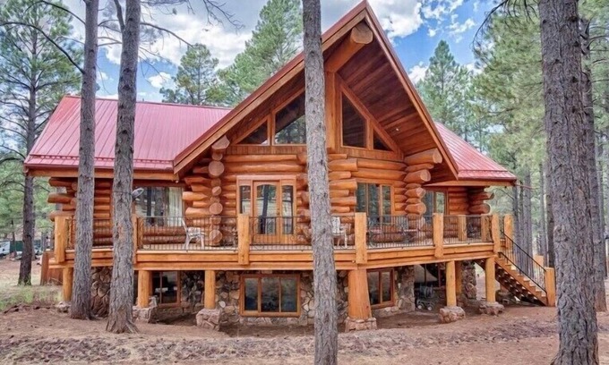 Parks Kabine | Custom Log Cabin in the Pines with all the Amenities & Views