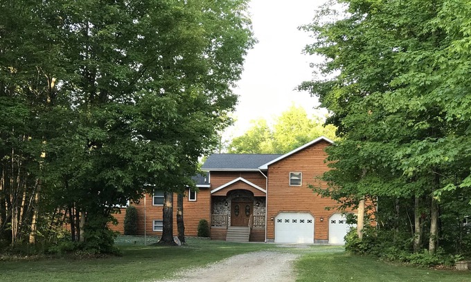 Shingleton Haus | Massive benutzerdefinierte Blockhaus mit großen Spiel Rm, 5 Schlafzimmer, Bar, Gewicht Rm!