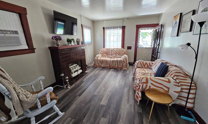 Austintown Haus | Cute 3 bd Pet Friendly house in Austintown Youngstown