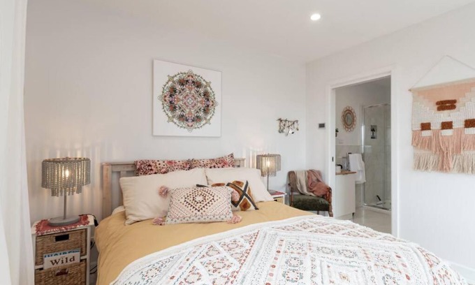 Lulworth Wohnung | Cute as a button and on the beach