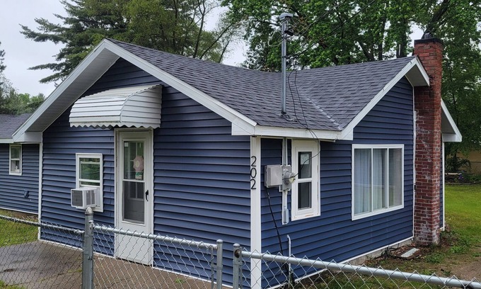 Houghton Lake Haus | Cute cabin located in the Houghton Lake area.