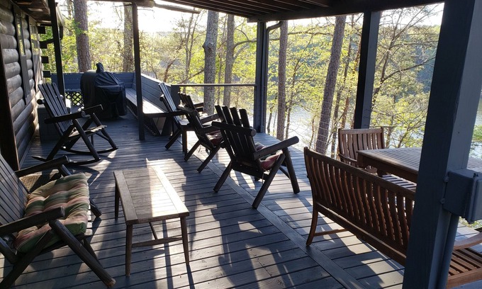 Arley Kabine | Cute, cozy log cabin on beautiful Smith Lake, Arley AL (year round deep water)