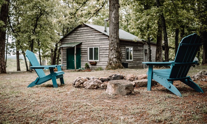Gainesville Haus | Cute Ozark Mountain cabin in the woods: a quiet escape or adventurous exploring