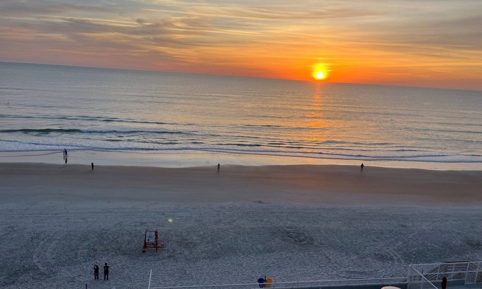 East Daytona Wohnung | CUTE STUDIO with PRIVATE BALCONY! And SPECTACULAR OCEAN -A1A- HARDROCK -VIEWS!!!