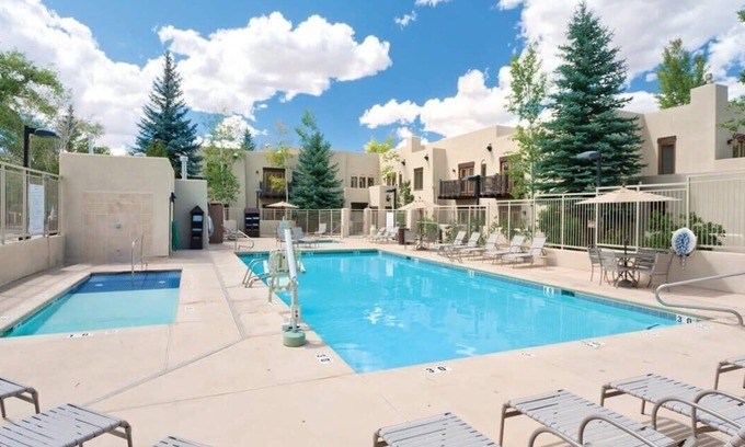 Taos Eigentumswohnung | CW Taos Resort | 1BR/1BA King Balcony Suite