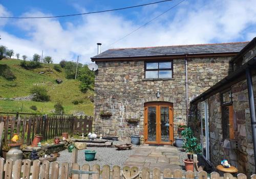 Merthyr Tydfil Haus | Cwm Farm Cwtch