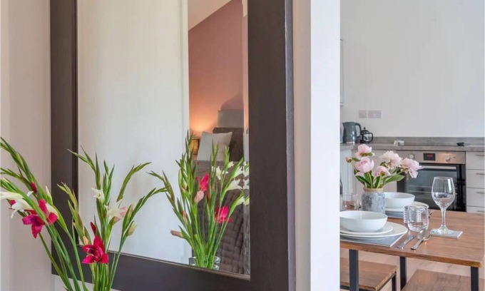 Mangotsfield Haus | Daffodil, Recently Converted Modern Barn, Cotswolds