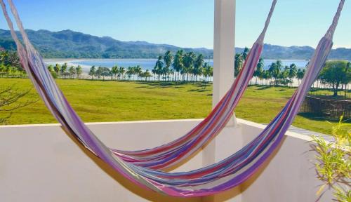 Samara Haus | Dahlia Penthouse Beach Getaway, Stunning Views!