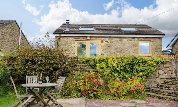 Woodland Hütte | DALE VIEW, pet friendly, with open fire in Cockfield