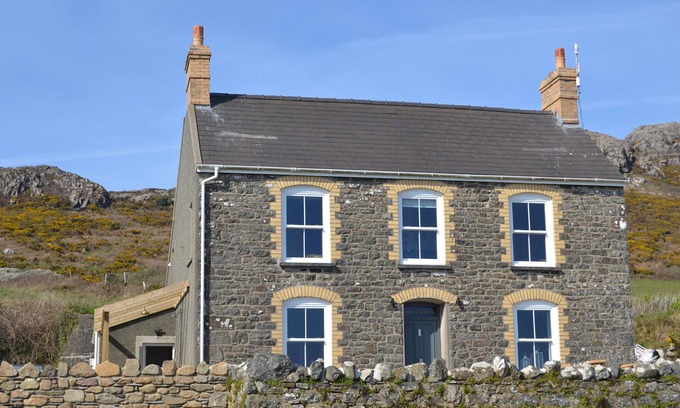 St Brides Sonstige | Bauernhaus aus dem 19. Jahrhundert zwischen Meer und Bergen