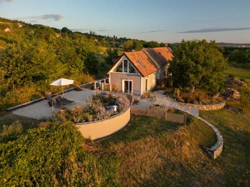 Kisapati Haus | Dandelion Szőlőliget Vendégház