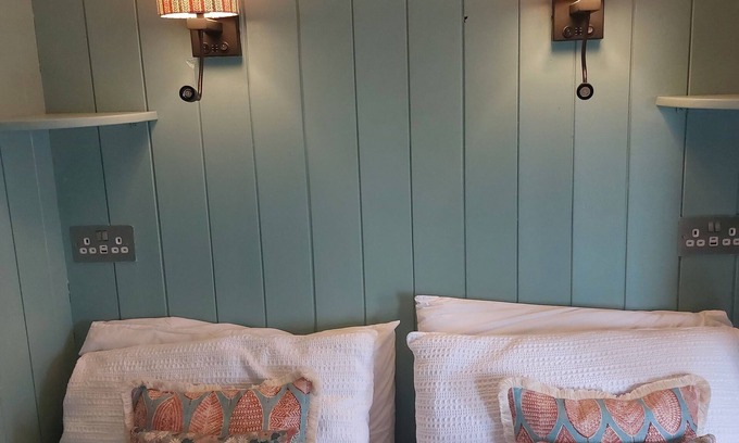 Wedmore Kabine | Daphne our shepherds hut