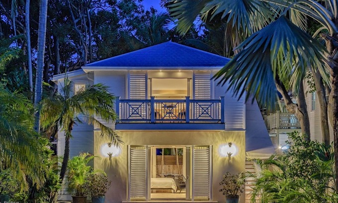 Historic Seaport Hütte | << DARLING OF DUVAL in der Altstadt >> Bemerkenswertes Gästehaus + Whirlpool + LAST KEY SERVICES…