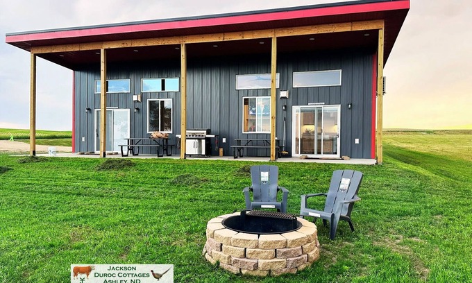 McIntosh County Kabine | Dawson Cottage: Lakefront Stay on Dry Lake, ND – Beach, Sauna, Pontoon & More!