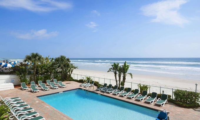 Van Valzah Hotel | Days Inn by Wyndham Daytona Oceanfront