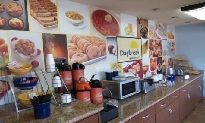 Champaign Hotel | Days Inn by Wyndham Champaign/Urbana