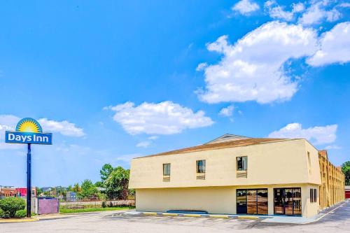 Chesapeake Hotel | Days Inn by Wyndham Chesapeake