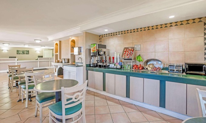 Reno Hotel | La Quinta Inn by Wyndham Reno