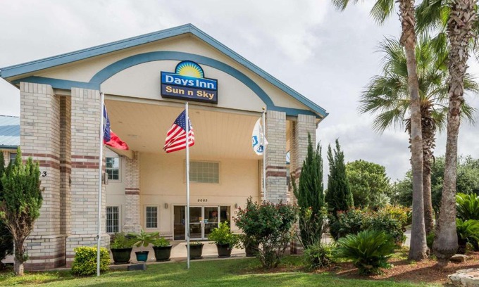 San Antonio Hotel | Days Inn by Wyndham San Antonio Southeast Frost Bank Center