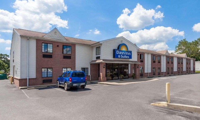 Cambridge Hotel | Days Inn & Suites by Wyndham Cambridge