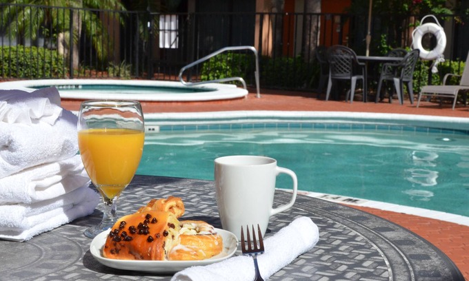 Orlando Hotel | Days Inn & Suites by Wyndham Orlando Airport