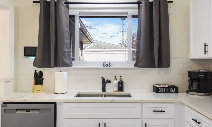 Des Plaines Haus | Dazzling Des Plaines-Single Level Home