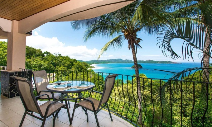 Playa Flamingo Eigentumswohnung | Dazzling Ocean Views From Cliff in Flamingo - Magnificent Inside and Out