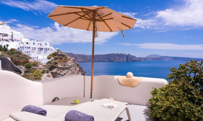 Oia Villa | Dazzling Santorini Villa | Villa Arthemis | Breathtaking Sea Views | Spacious.