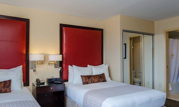 Dupont Circle Haus | DC Group Vacay! 4 Great Units w/ Kitchen, Gym, Laundry Services, Meeting Space!