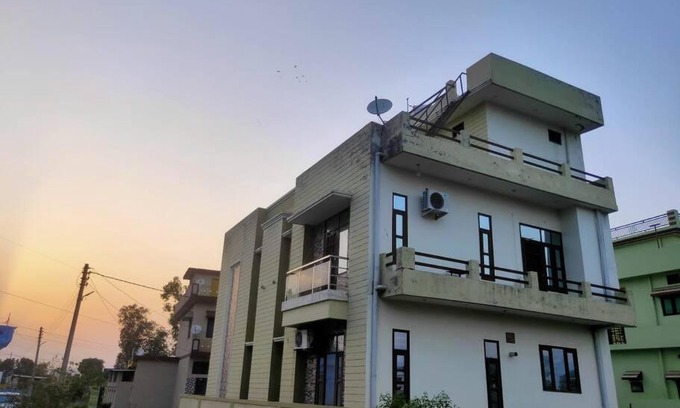 Dehradun Wohnung | DDN-3BHK King Size Villa Near Airport Dehradoon