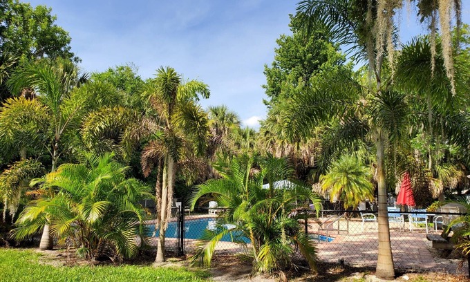 Florida Shores Haus | đŹ Riesiger Pool Whirlpool đ´ KĂźhlen Sie sich in diesem Sommer im 4/2-Bad ab, eingezäunt, Grillbereich