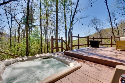 Mountain City Haus | Deck and Fire Pit Mtn-View Cabin in Rabun Gap