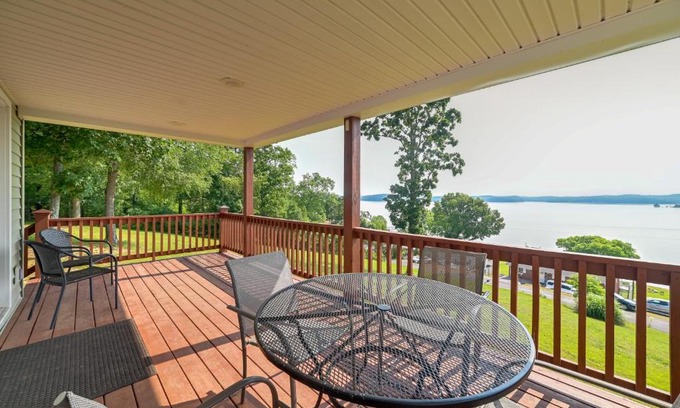 New Concord Haus | Deck and Water View Cozy Kentucky Lake Getaway