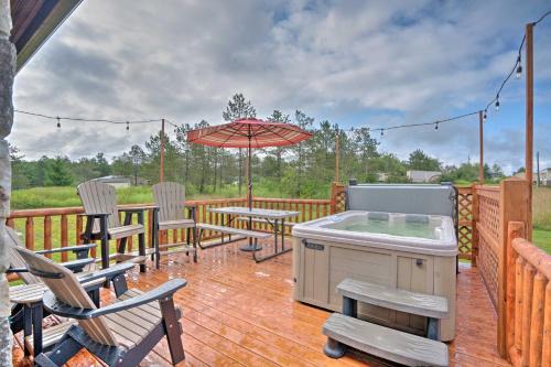 Benezette Haus | Deck, Hot Tub, Fire Pit Rustic Cabin in Benezette