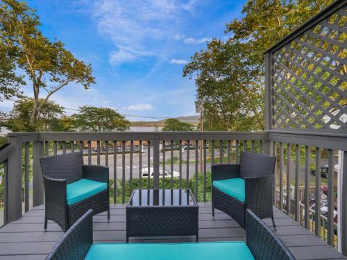 Newburgh Wohnung | Deck View of Hudson River & Mt Beacon/Boho Suite