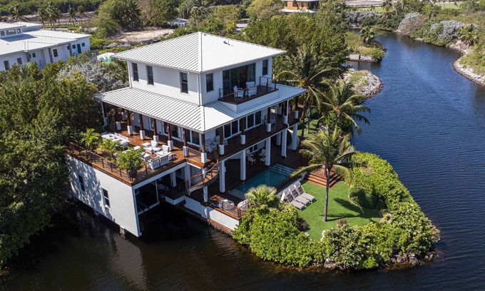Seven Mile Beach Haus | Deckhouse Located at The Ritz-Carlton, Grand Cayman